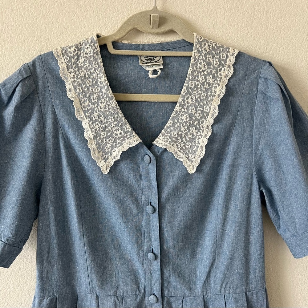 Vintage Laura Ashley Chambray Prairie Dress Lace Peter Pan Collar Blue Size 10 - Picture 5 of 16